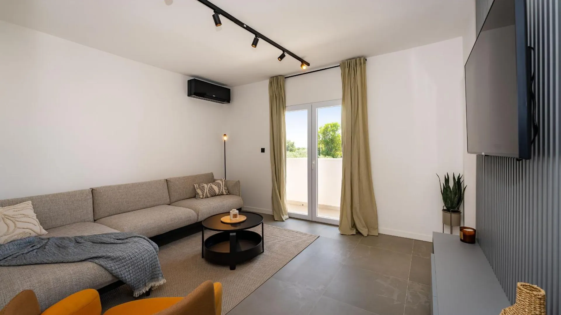 My Dalmatia - Villa Campi Dalmatia With Private Heated Pool And Sauna Galovac