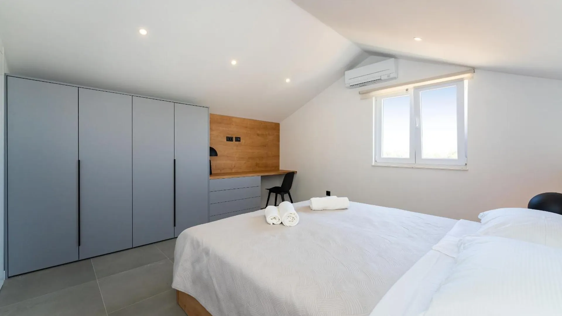 My Dalmatia - Villa Campi Dalmatia With Private Heated Pool And Sauna Galovac クロアチア