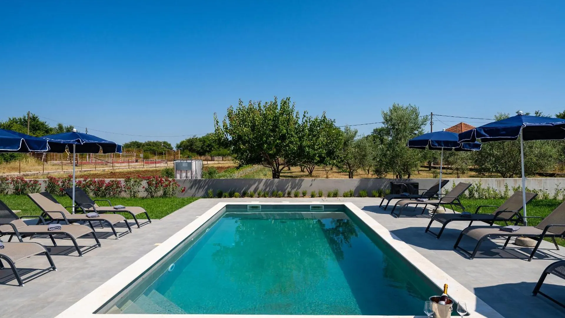 My Dalmatia - Villa Campi Dalmatia With Private Heated Pool And Sauna Galovac クロアチア
